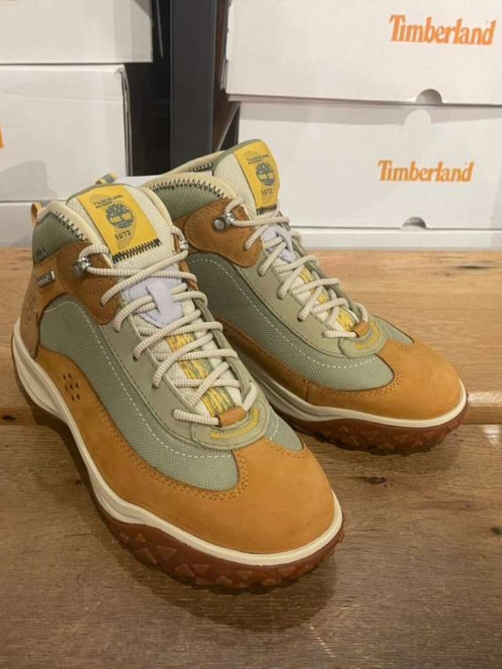 TIMBERLAND WOMEN'S  TIMBERCUSH MOTION 7 MID LACE WATERPROOF SNEAKER A423G-754